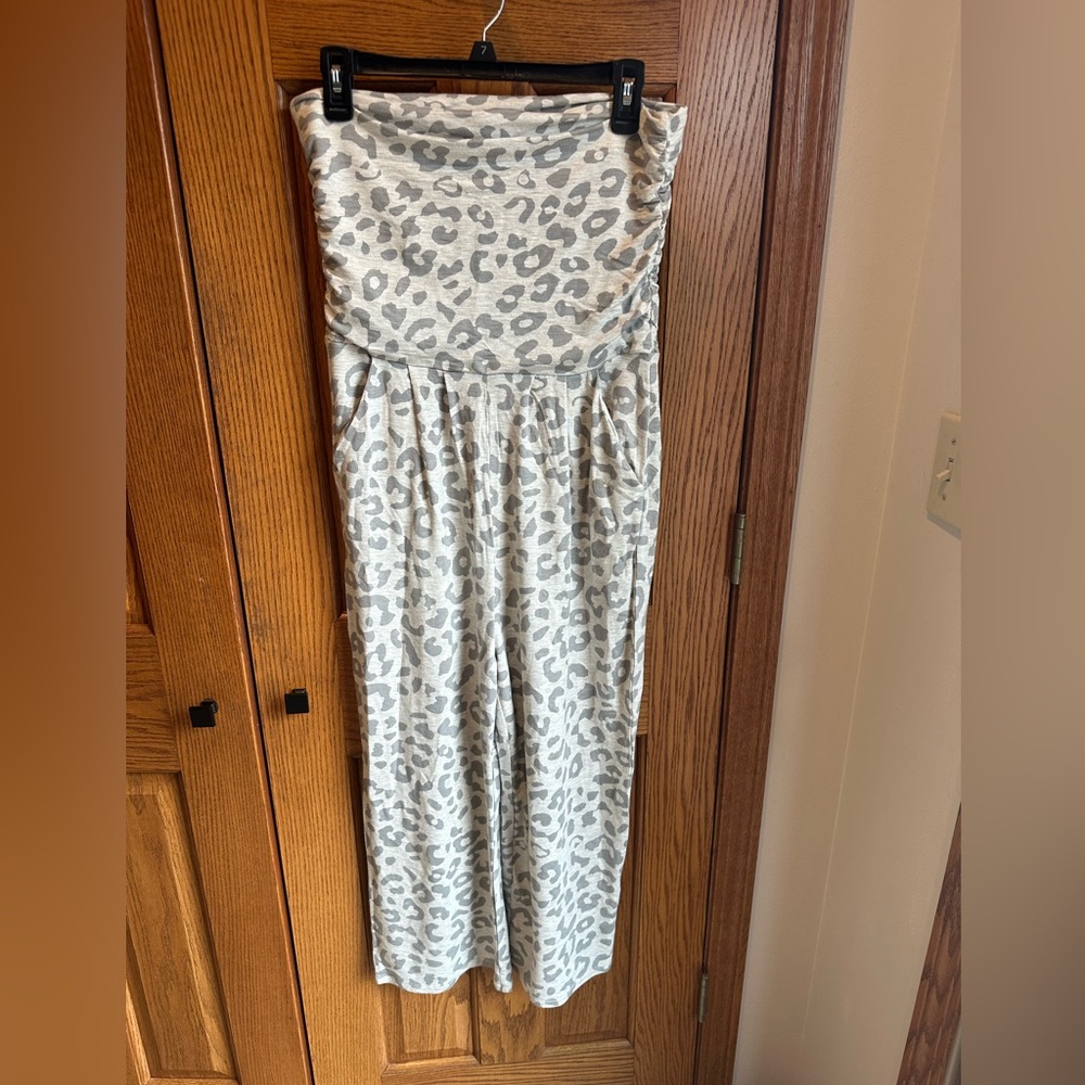 Leopard Romper Anistar NWT Size M/L Gray Bandeau Top Capri Length with Pockets